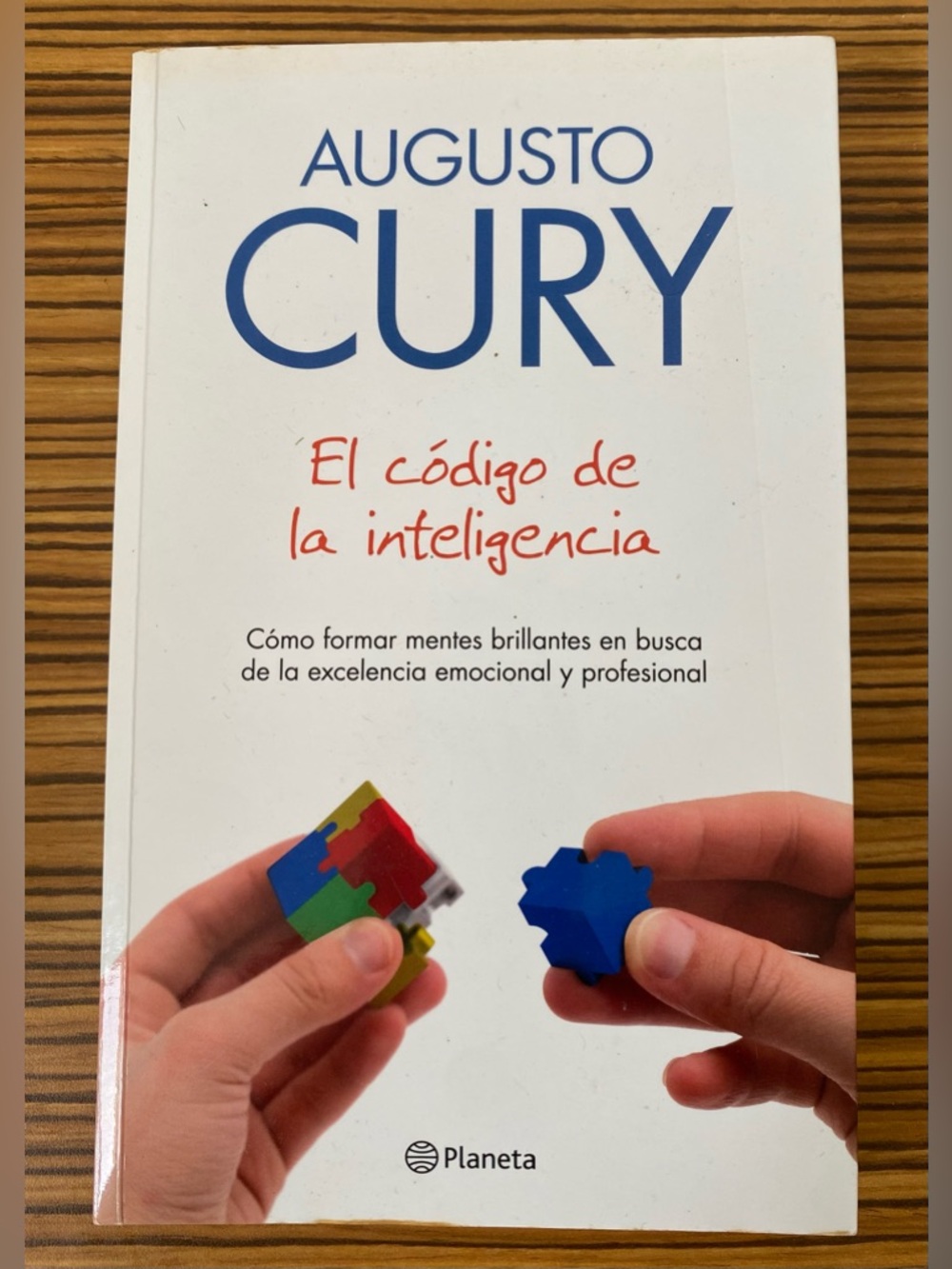 "El código de la inteligencia" (The Code of Intelligence) by Augusto Cury.